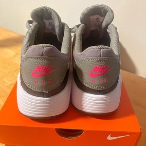 NIKE WOMENS AIR MAX New Without Tags